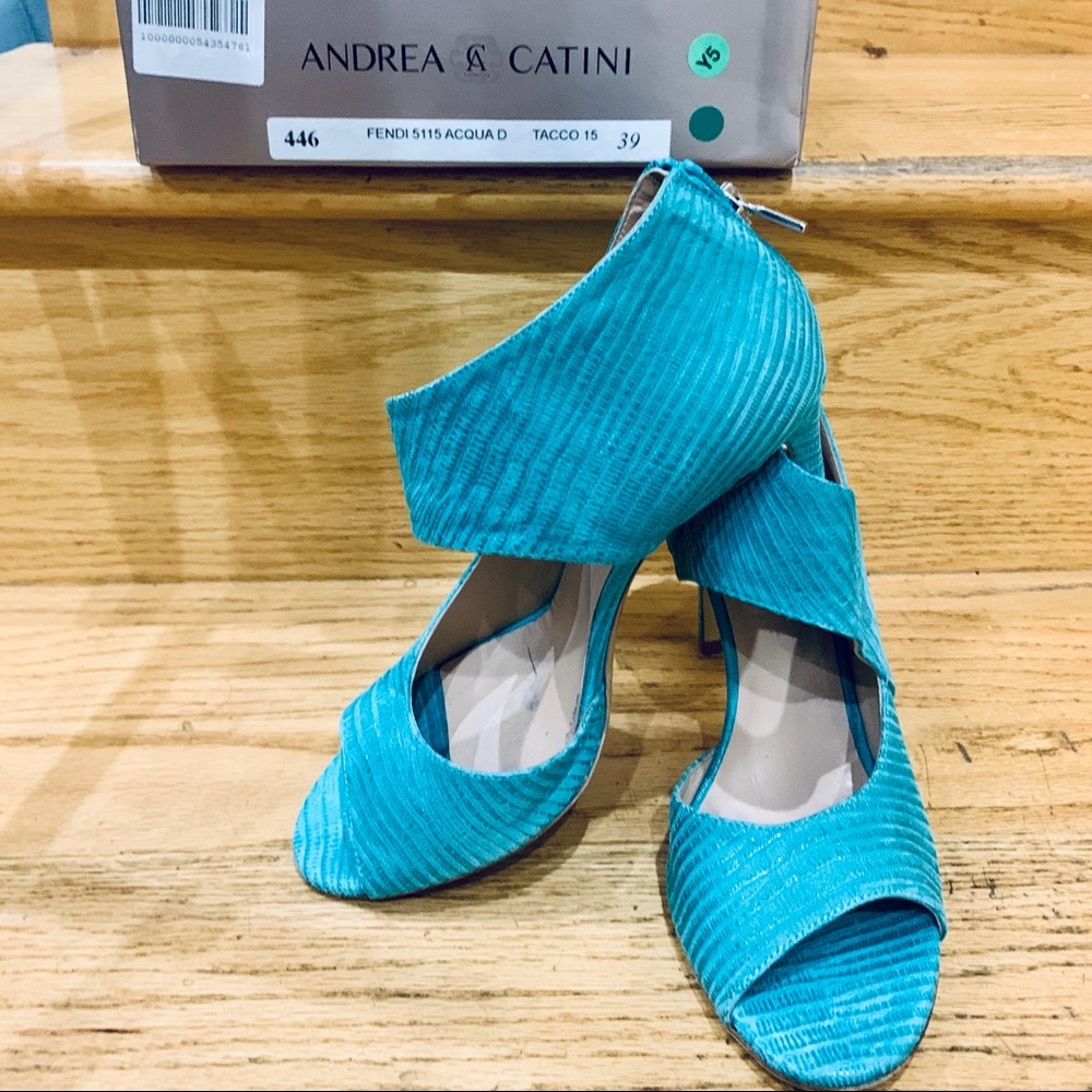 BEAUTIFUL Turquoise Snake Skin shoes worn ONCE!